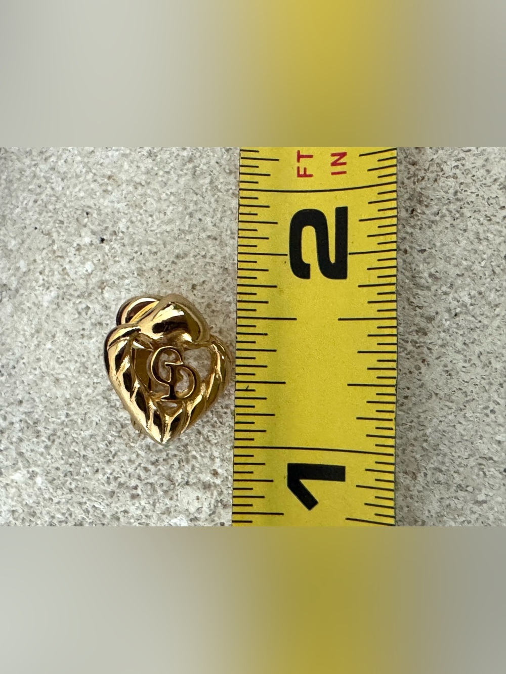 CHRISTIAN DIOR Vintage Germany Gold Tone Heart CD Clip Earrings EUC - Picture 6 of 7